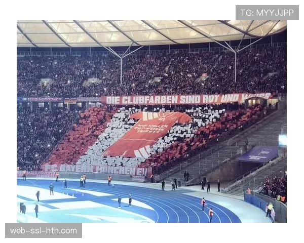 拜仁球迷看台展示巨型TIFO，致敬已故传奇贝肯鲍尔